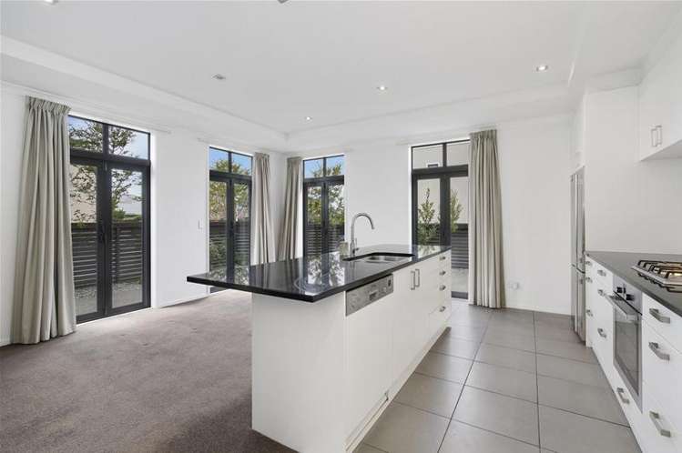 166 Hussey Road Northwood_2