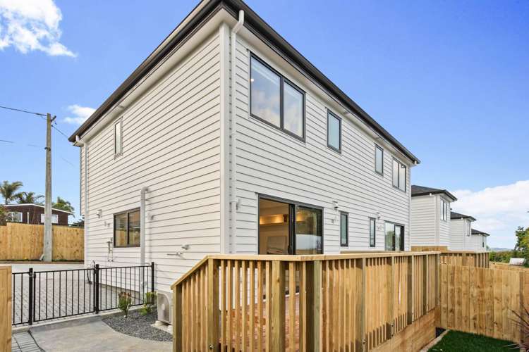 8A Ayrton Street Te Atatu South_11
