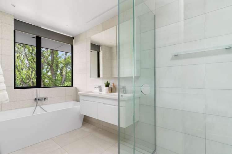 49 St Andrews Square Strowan_18