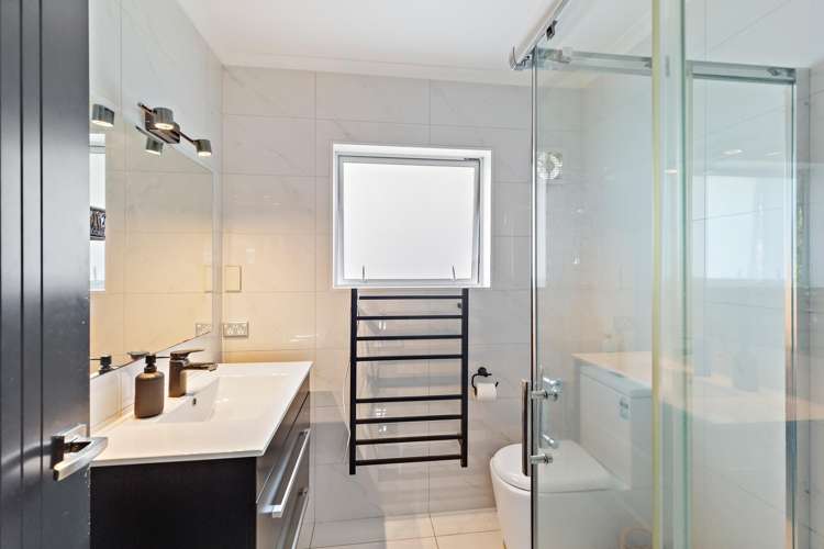 1098 Queen Street East Levin_9