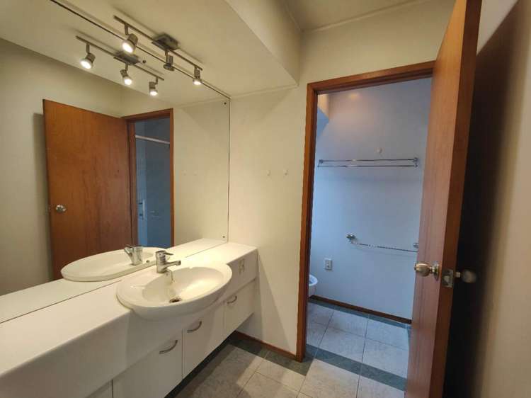 8 Auden Close 2369_15