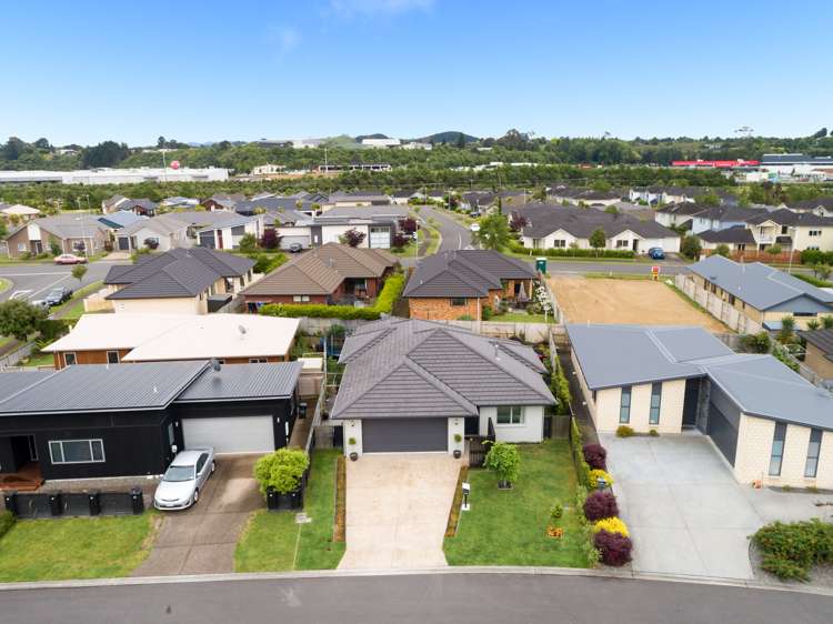 3 Fender Close Pyes Pa_16