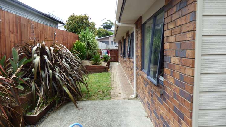 124b Brian Crescent Stanmore Bay_13