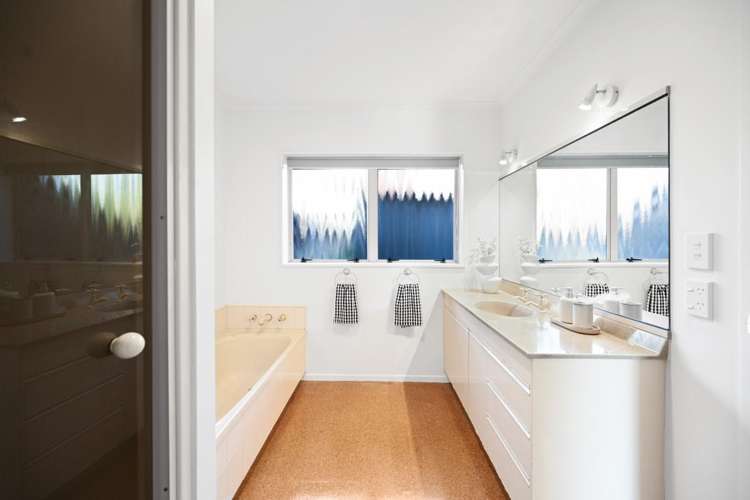 14 Perindale Drive Chartwell_16