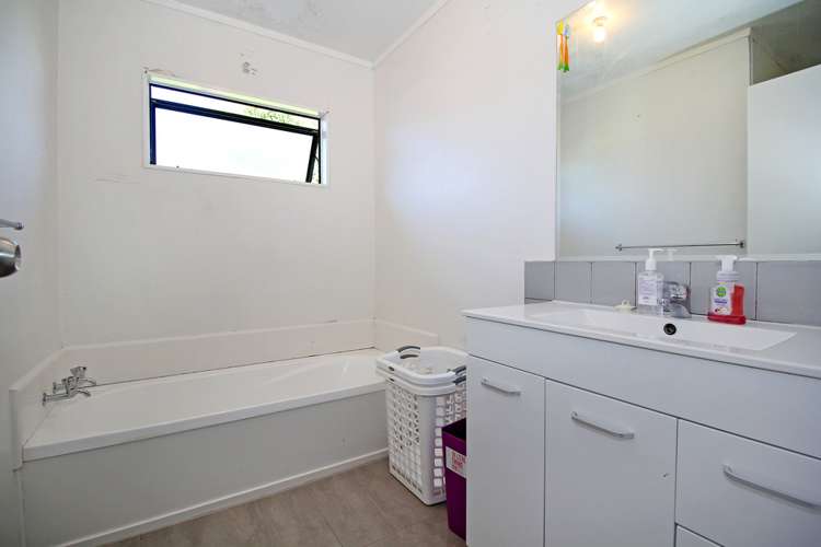 78 Maplesden Drive Clendon Park_5