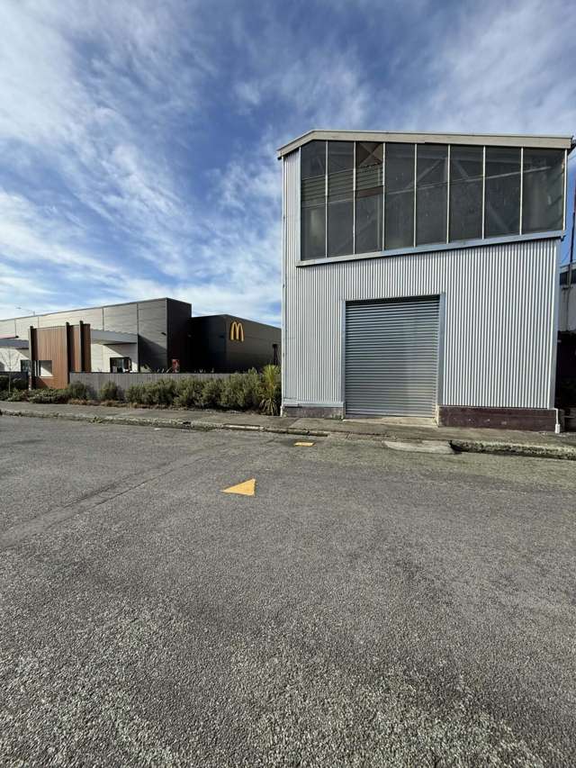 Cheap 221sqm warehouse!