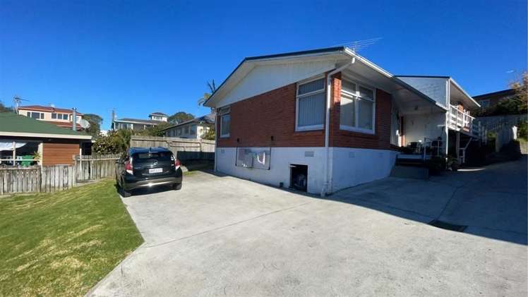 2/12 Dawn Place Te Atatu South_0