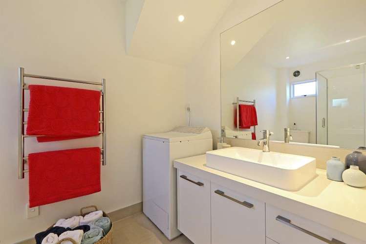 2/8 Gilray Place Waimarama_14