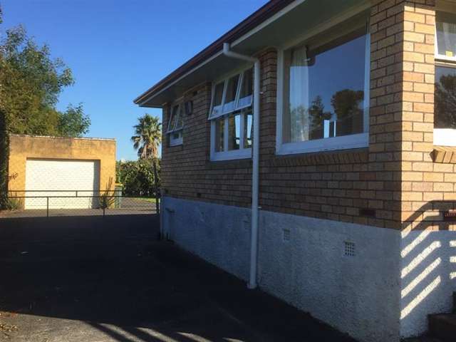 196 Waimumu Road Massey_1