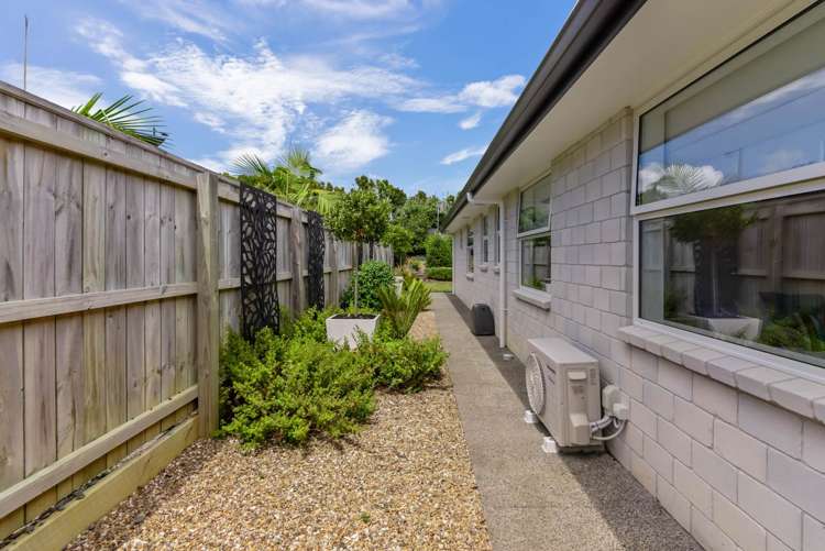 17 Lydiard Place Beachlands_35