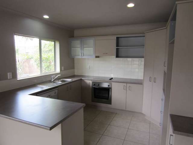 20/1 Piriti Drive Te Atatu Peninsula_1
