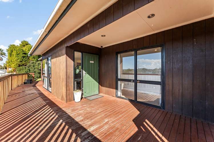 10 Camilla Grove Totara Vale_24