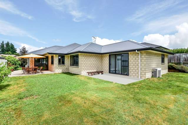 12 Carlingford Rise Dinsdale_1