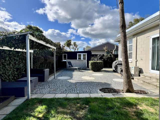 Affordable Home In Boys & Girls High Zone!