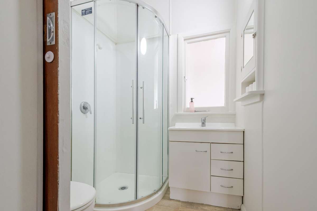 1103 Saint Aubyn Street East_4