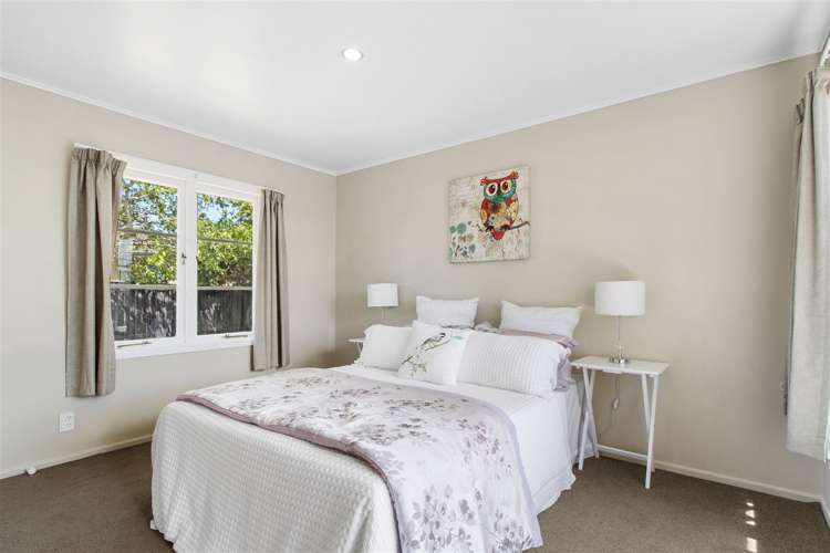 2/40 Amberley Avenue Te Atatu South_6