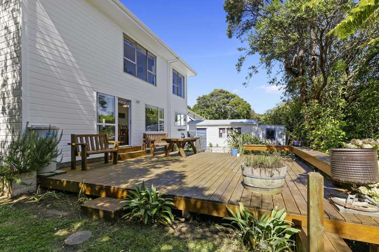 10 Otira Grove Kelson_12