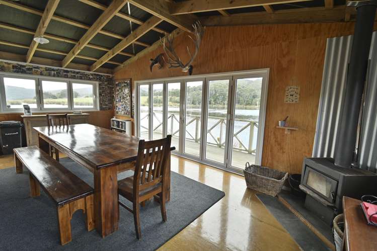 1550 Glenora Road Akitio_44