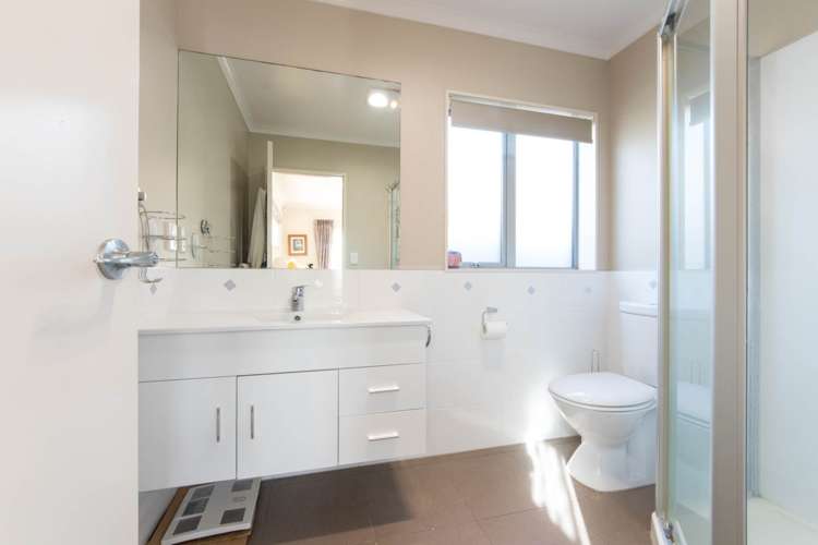 26 Clady Drive Flat Bush_10