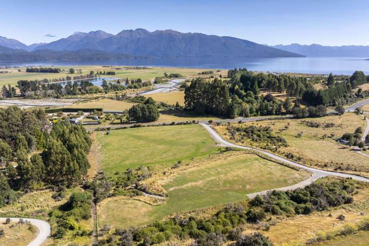 16 Point Burn Lane Te Anau_23