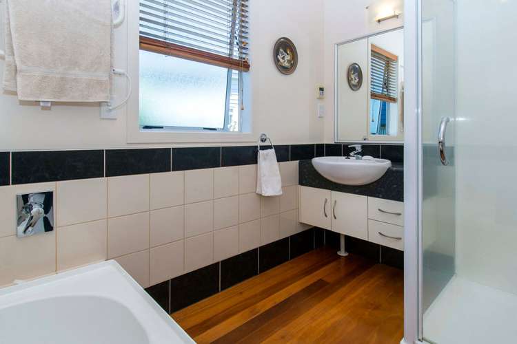 62 Marine Parade Mellons Bay_18