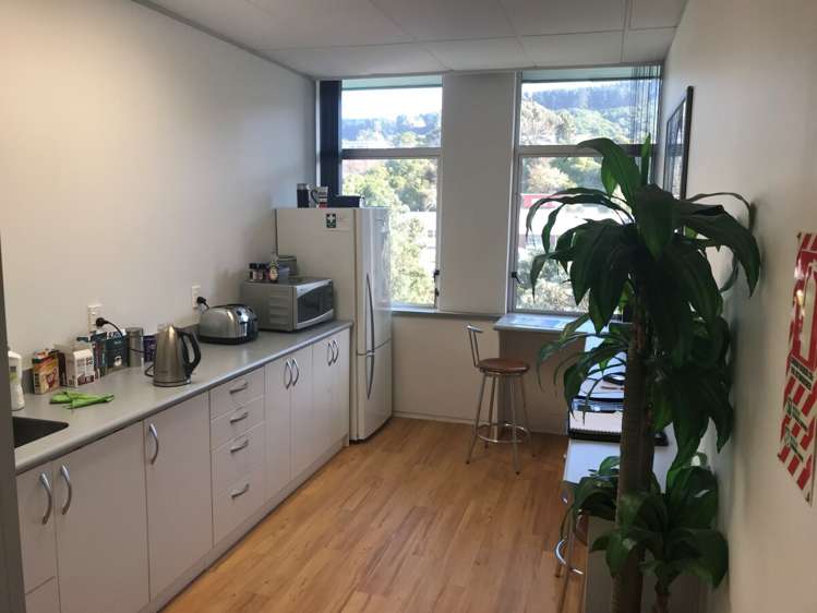 210 Main Road Tawa_5