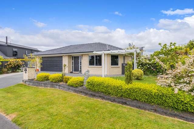 Family Home in Prime Nukuhau Location!