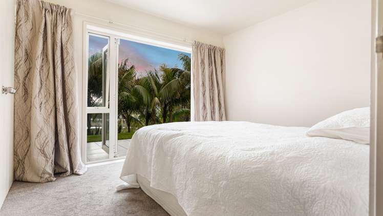 59 Whangaparaoa Road Red Beach_13