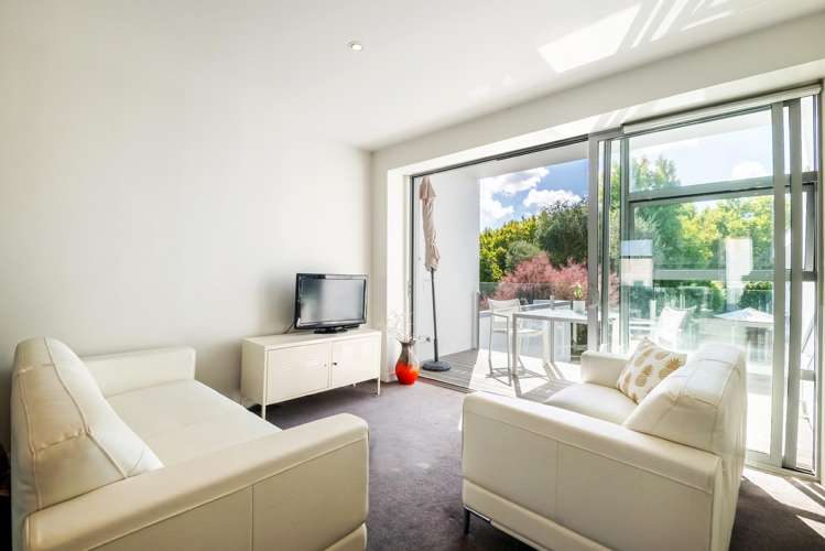 201/19 Surrey Crescent_2