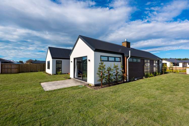 14 Spitfire Drive Burleigh_23