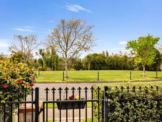 3 Bedroom, Sunny Townhouse - With Fabulous Views!