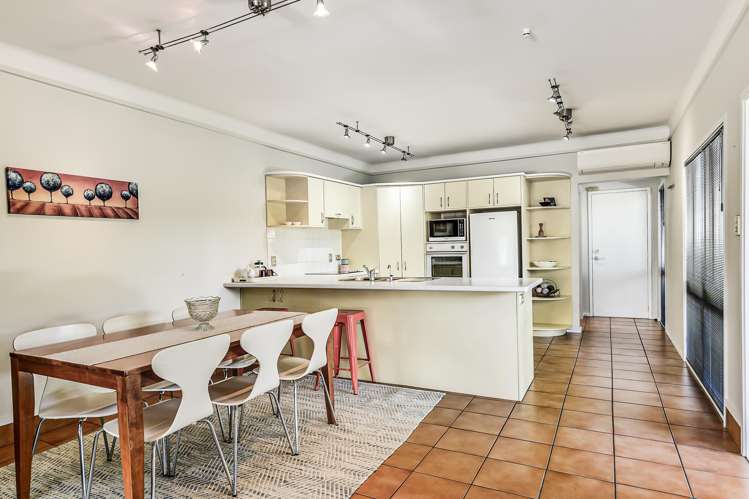 18b Lake Crescent Hamilton Lake_13