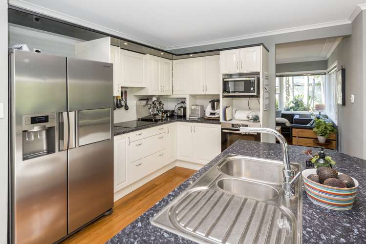 2 Pleasant Place Mellons Bay_6