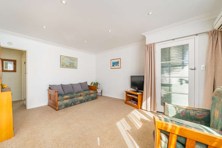 2/32 Bay Street Petone_5