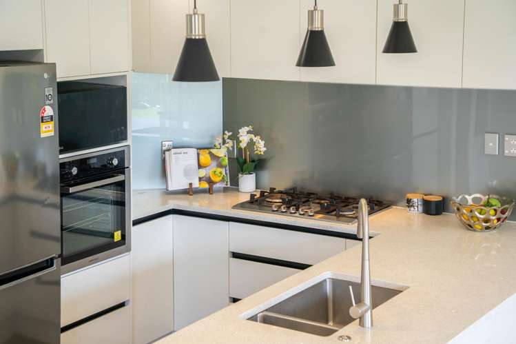 8 Belcoo Crescent East Tamaki_27