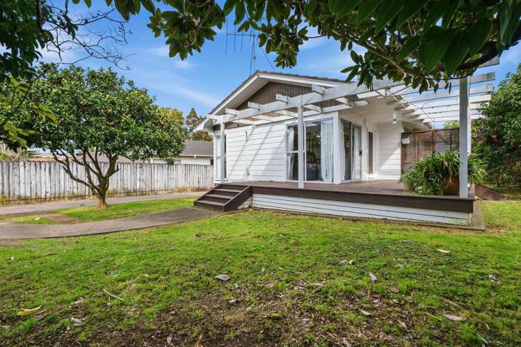22 Rowandale Avenue_0