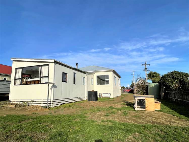 33 Main Road Owaka_17