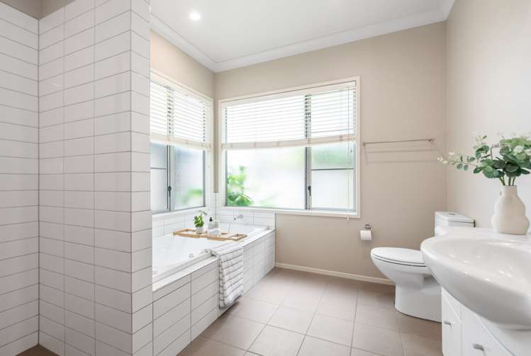 43 The Esplanade Huntington_18