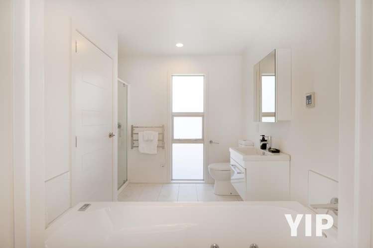 74 Cedarwood Street Woodridge_11