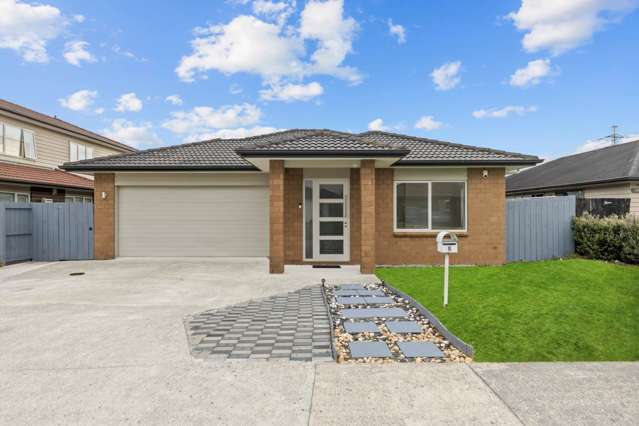 SINGLE LEVEL BRICK & TILE BEAUTY – MUST BE SOLD!