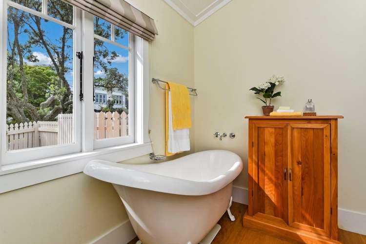 25 Ascot Avenue Narrow Neck_11