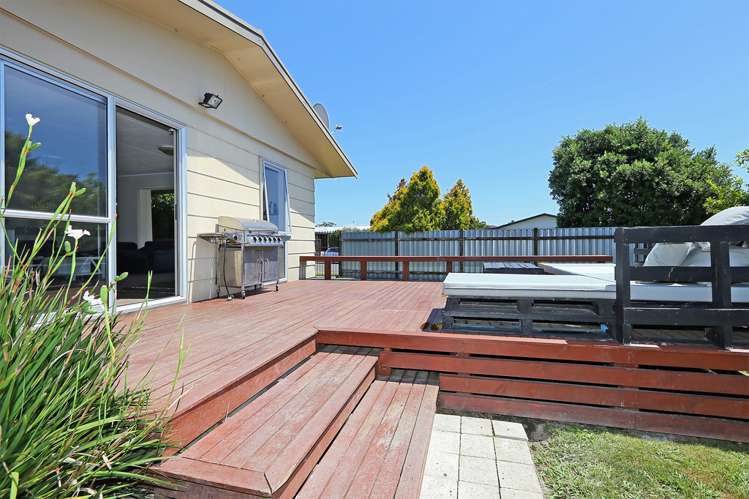 1 Deakin Place Clive_15