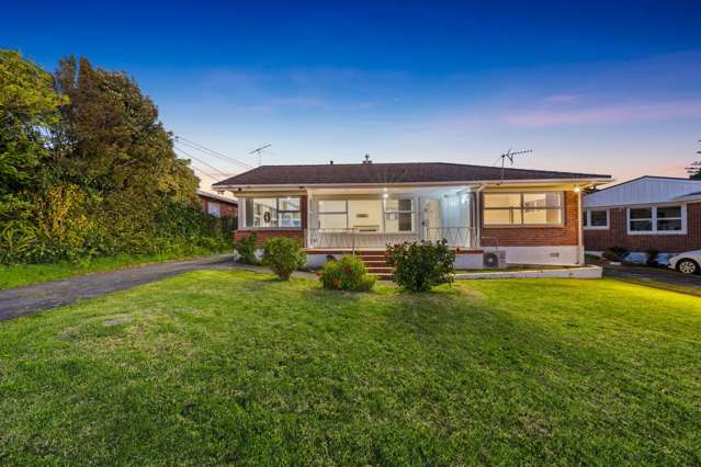 Mint Condition 3 Bed + 2 Bath & Large Backyard!