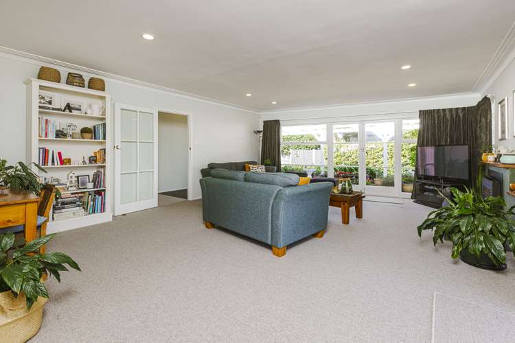 69 Beach Road Pahurehure_3