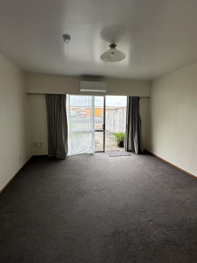 2/10 Ron Keat Drive Papakura_1