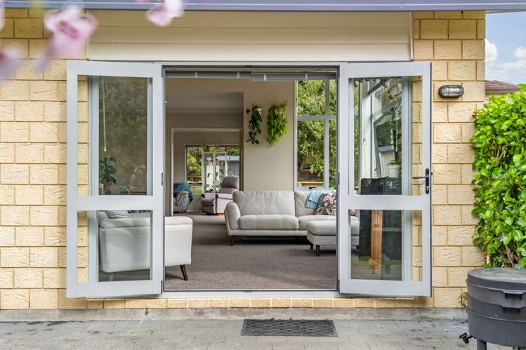 31 Te Puia Drive Aotea_16