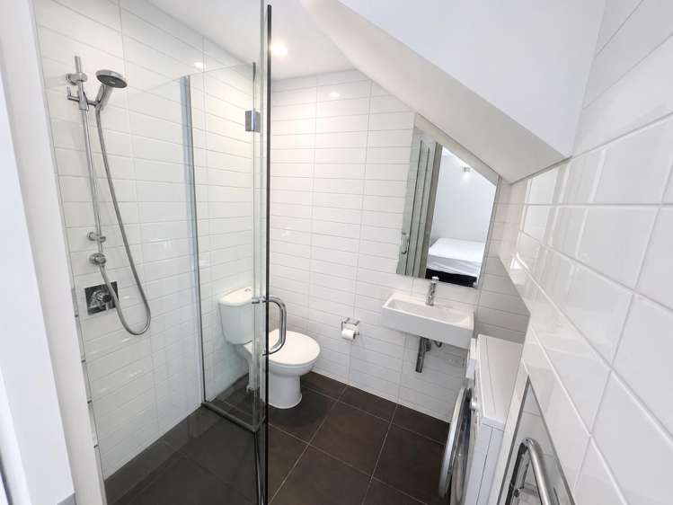 10a/60 Hallenstein Street Queenstown_5