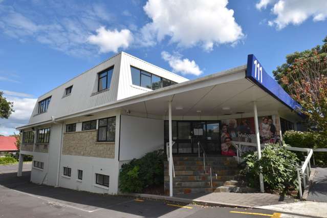 STANDALONE OFFICE WITH ON-SITE PARKING