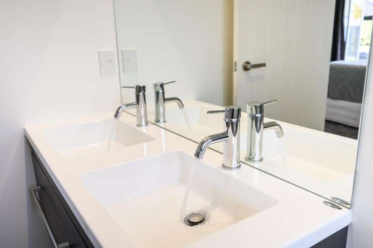 24 Liberty Grove Kelvin Grove_18