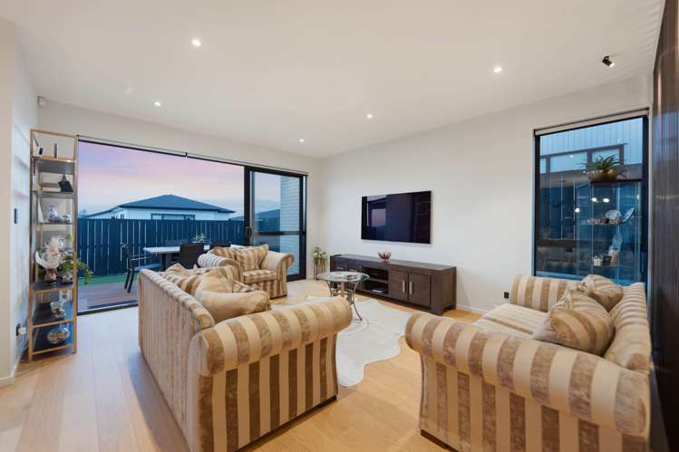 55 Michael Bosher Way Flat Bush_10